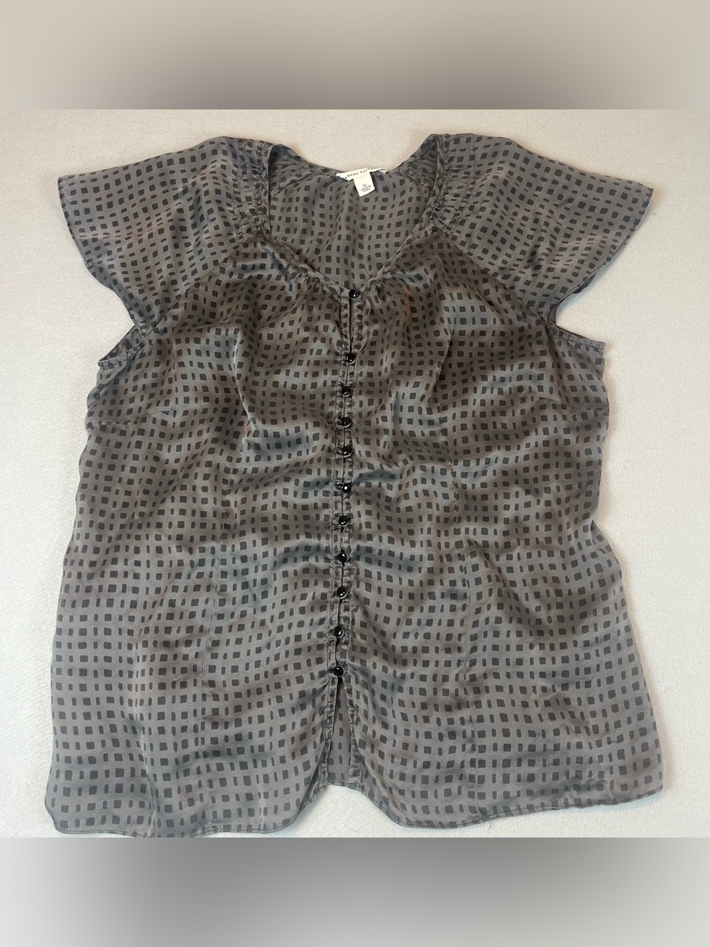 Banana Republic 100% Silk Blouse XL Gray Geometric Button Front Luxury Office